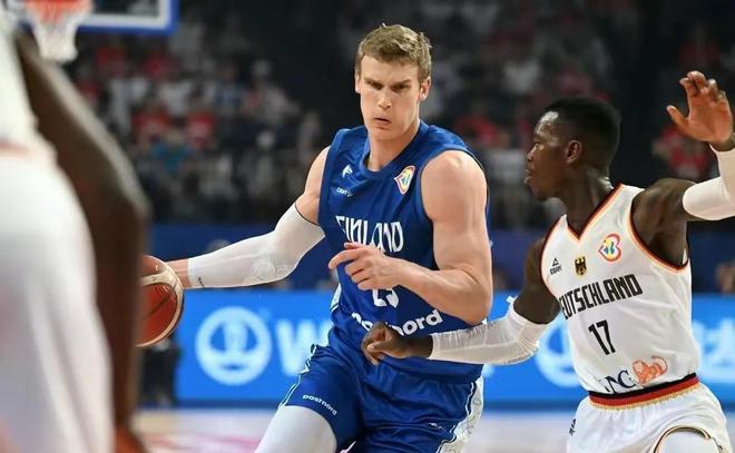 他在谈话中 他在谈话中