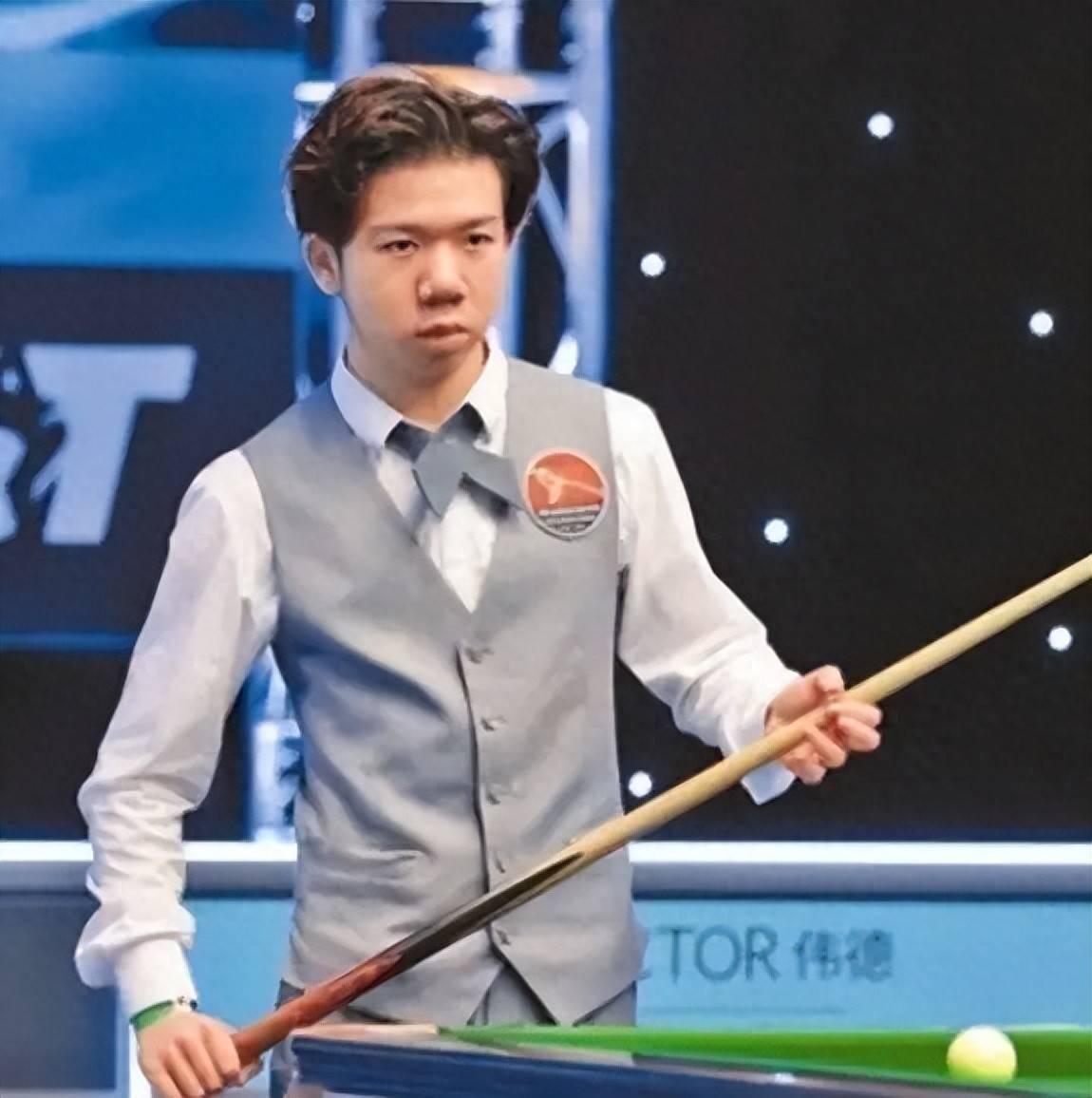 而足球场上 而足球场上